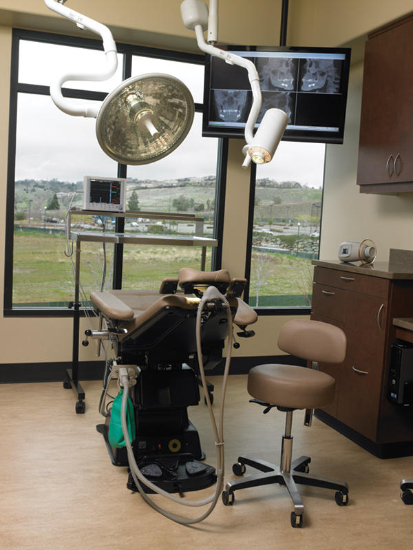 Spacious, fully equipped operatory. We chose the finest equipment in our operatories to maximize both patient and staff comfort. Equipped with Midmark, Boyd, Aribex Dexis, Accutron and KaVo