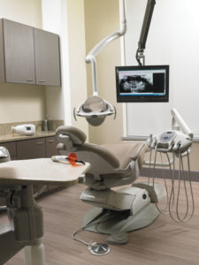 The operatories, equipped with Pelton & Crane Spirit chairs and Helios 3000 lights, are identically designed and organized. All have windows to the outside and accomodate both right- and left-handed clinicians.