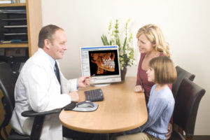 Figure 2. Elegant, calming consultation area with monitor showing i-CAT® Quick Scan in Tx STUDIO®